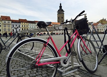 Na cizím kole na zámek či galerie