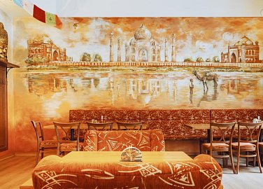 Indická restaurace Gateway of India, Piaristická